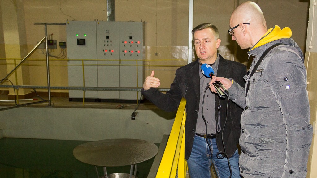 Woda z butelki kontra kranówka - eksperyment dziennikarzy Radia Białystok