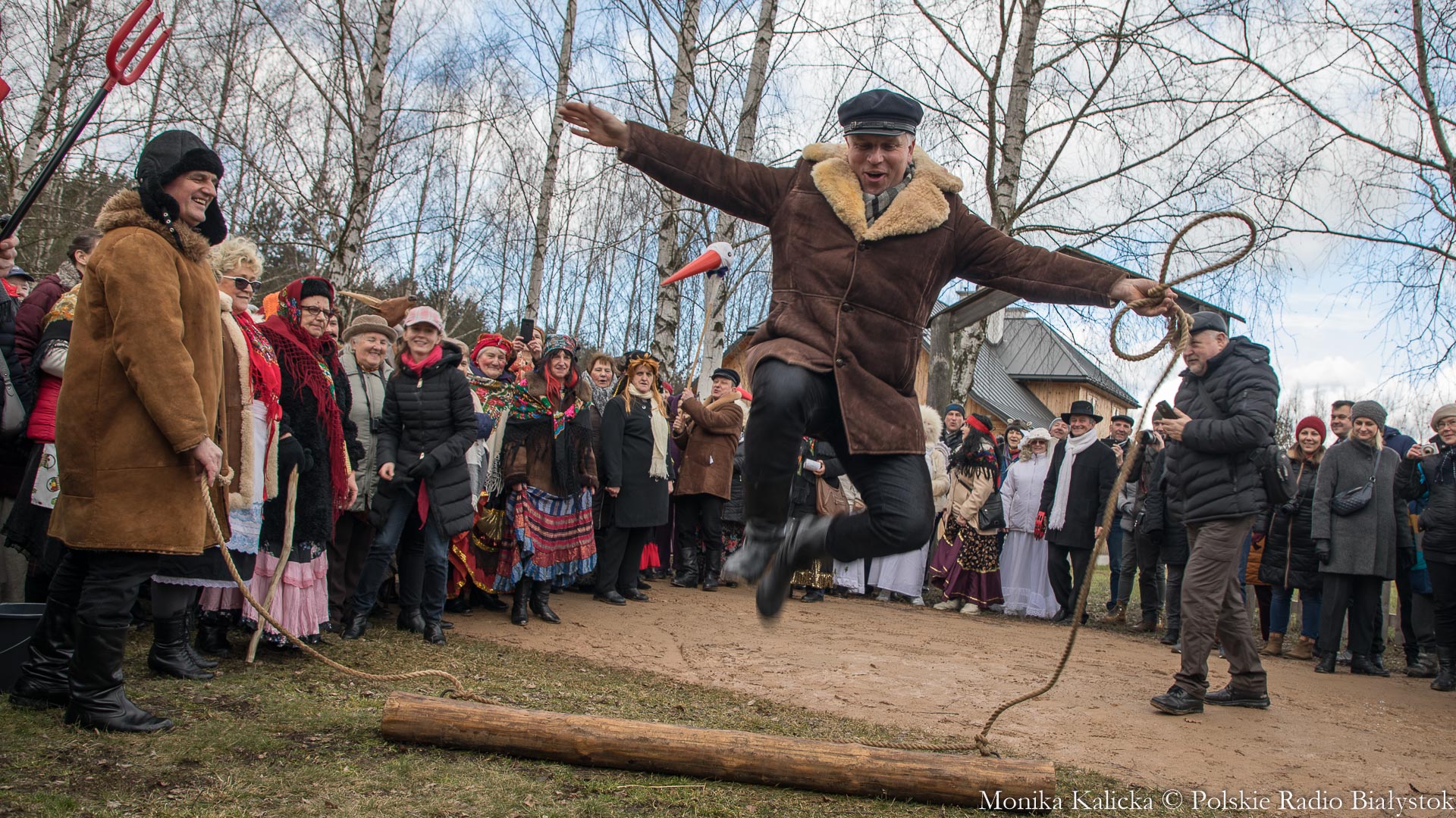 Tańce, przyśpiewki i pączki - skansen pożegnał karnawał zapustami [zdjęcia]
