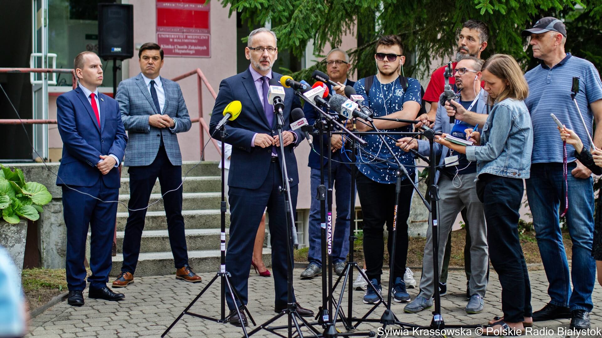 Niedzielski: liczba zakażeń zdecydowanie rośnie; jedyną bronią - szczepienia