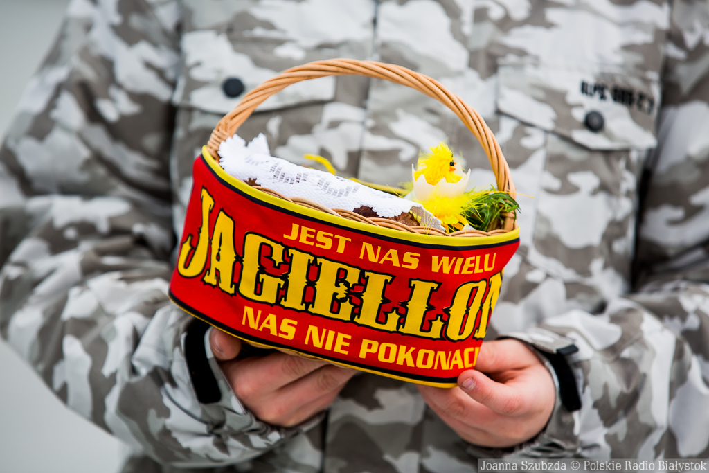 Kibice Jagiellonii Białystok poświęcili pokarmy na stadionie [zdjęcia, wideo]