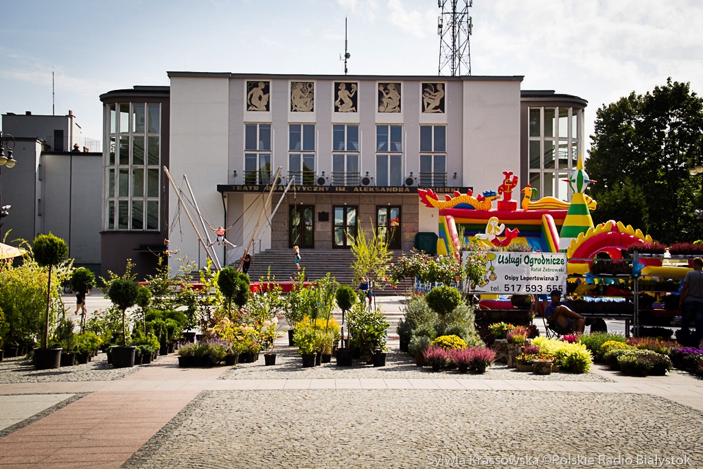"Kresowy Ogród" przed Teatrem Dramatycznym - w Białymstoku można kupić ciekawe rośliny