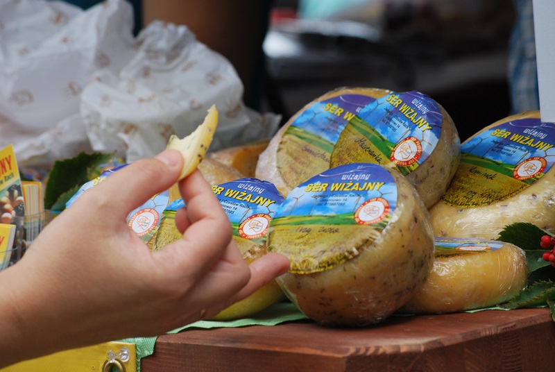 Zespoły ludowe i regionalne jedzenie - to atrakcje Jarmarku Folkloru w Suwałkach [zdjęcia]