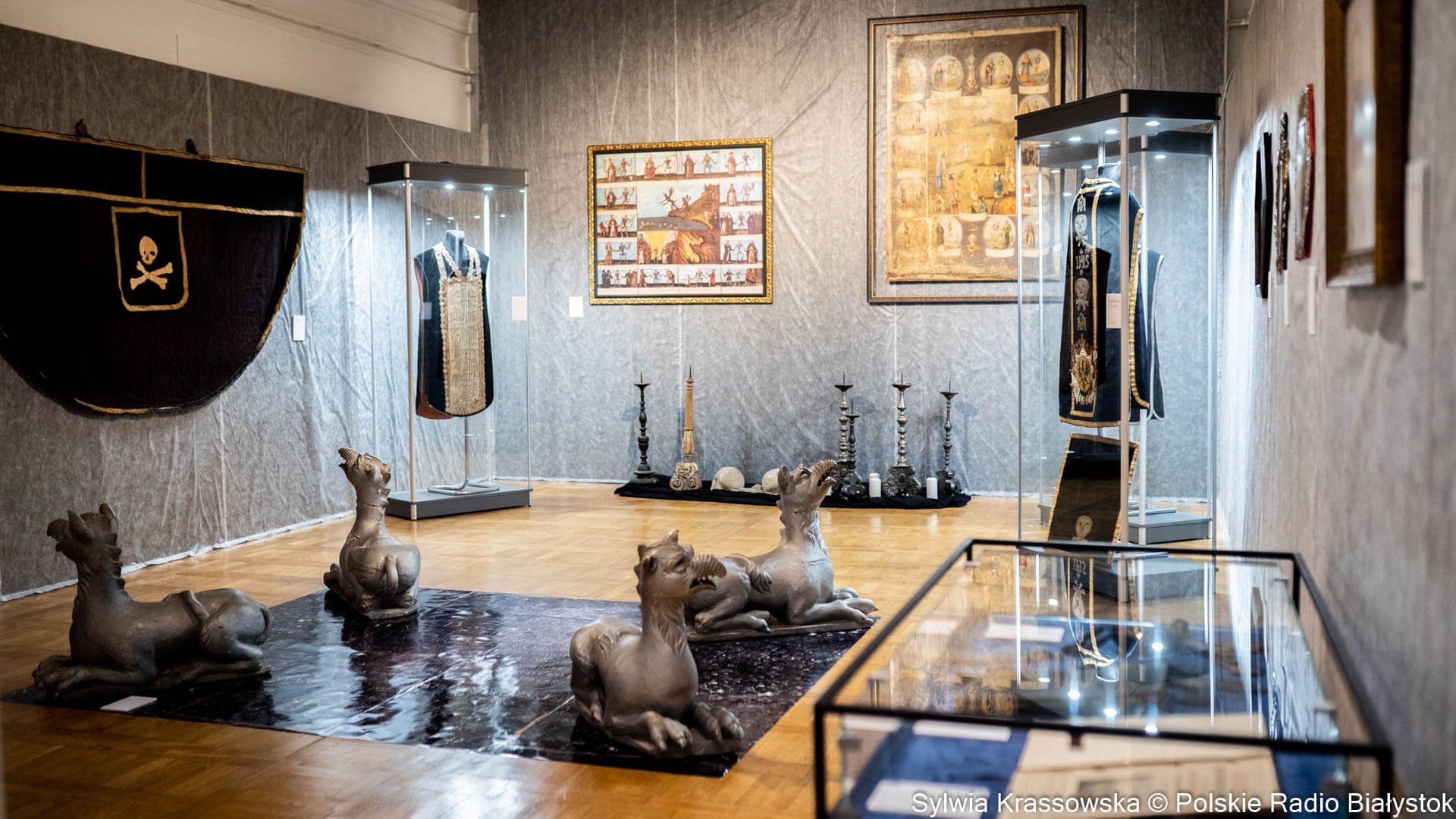 Wystawa "Taniec życia, taniec śmierci" w Ratuszu [zdjęcia]