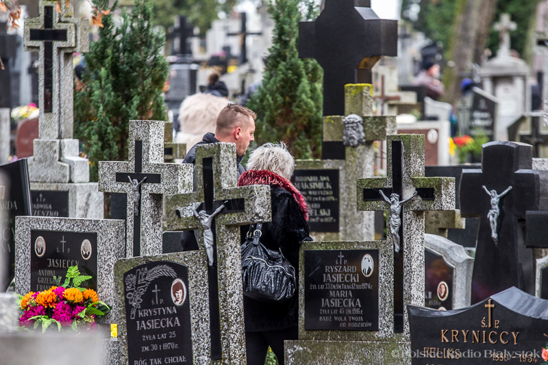 Uroczystość Wszystkich Świętych - wspominamy zmarłych