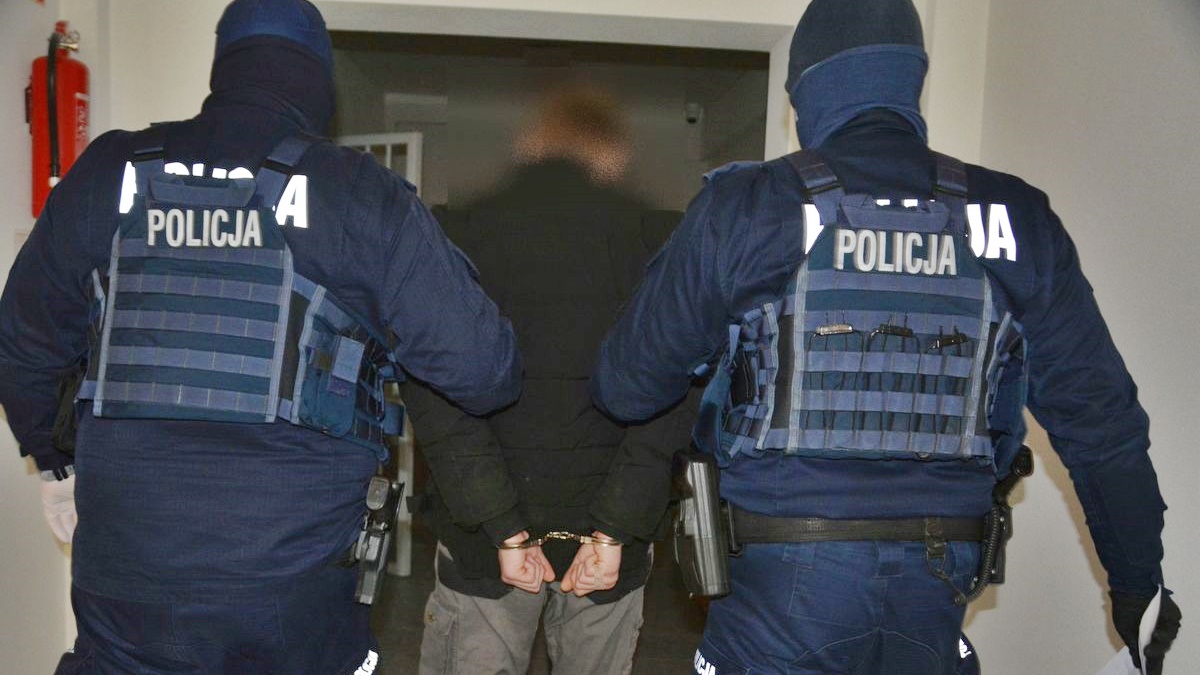 Suwałki: Trzej mężczyźni, podejrzani o włamanie na plebanię, trafili do aresztu