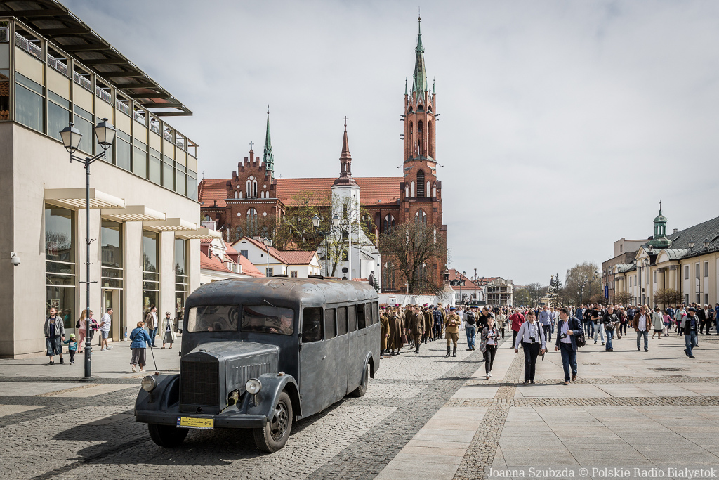 Marsz Cieni - białostoczanie upamiętnili ofiary Katynia [zdjęcia]
