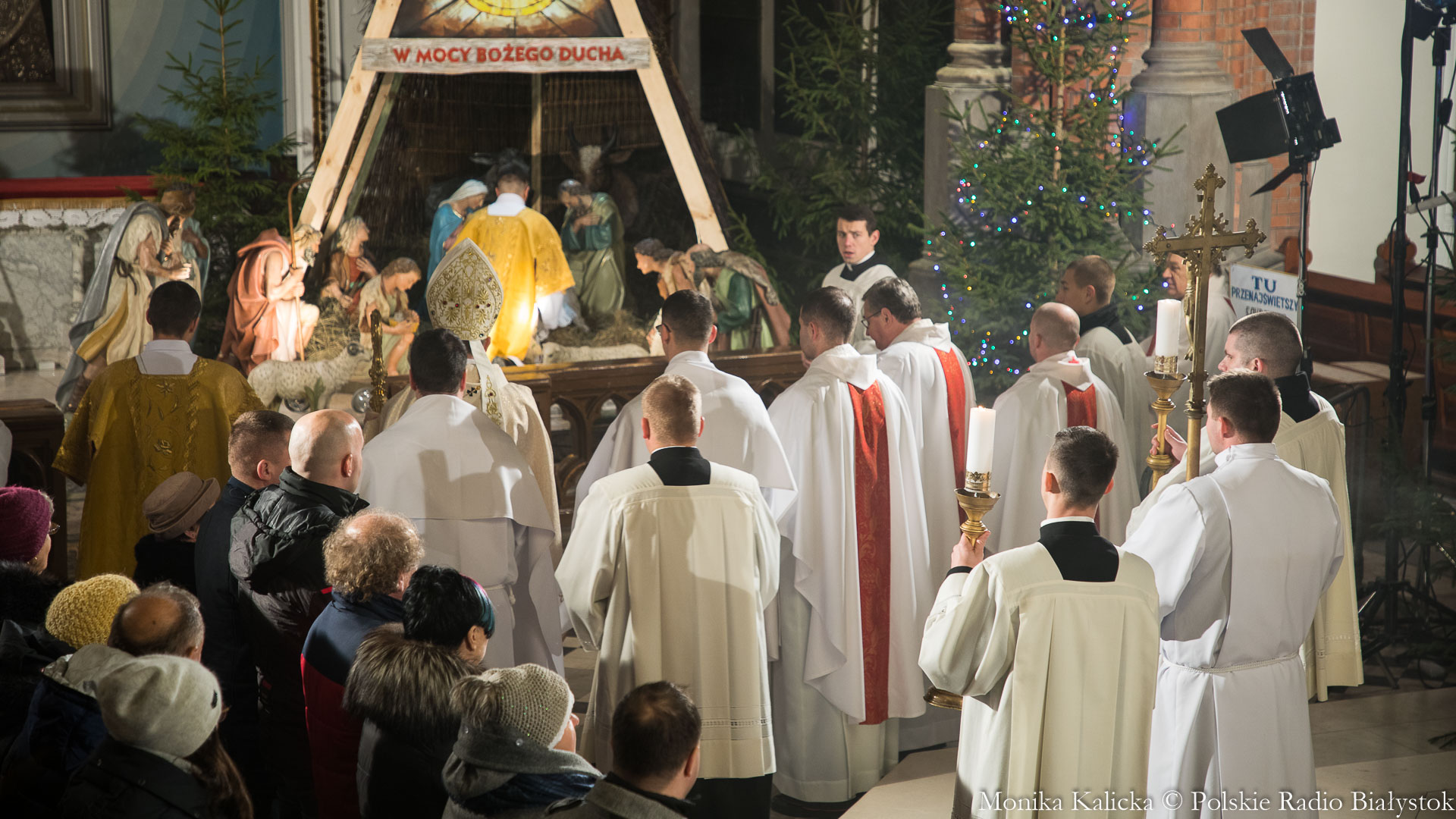 Prof. Horban: Pasterka? Zachęcam do nieosobistej wizyty w kościele ze względu na ryzyko zakażenia