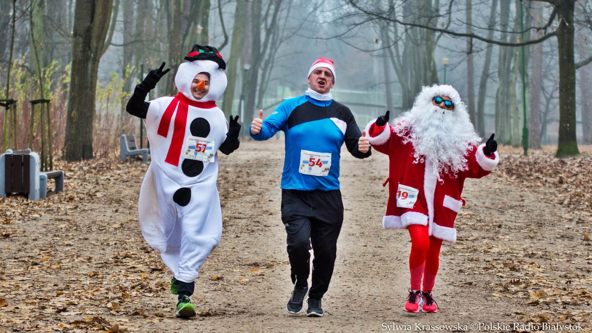 Bieg Mikołajkowy w Białymstoku - brało w nim udział ponad 200 osób [zdjęcia, wideo]
