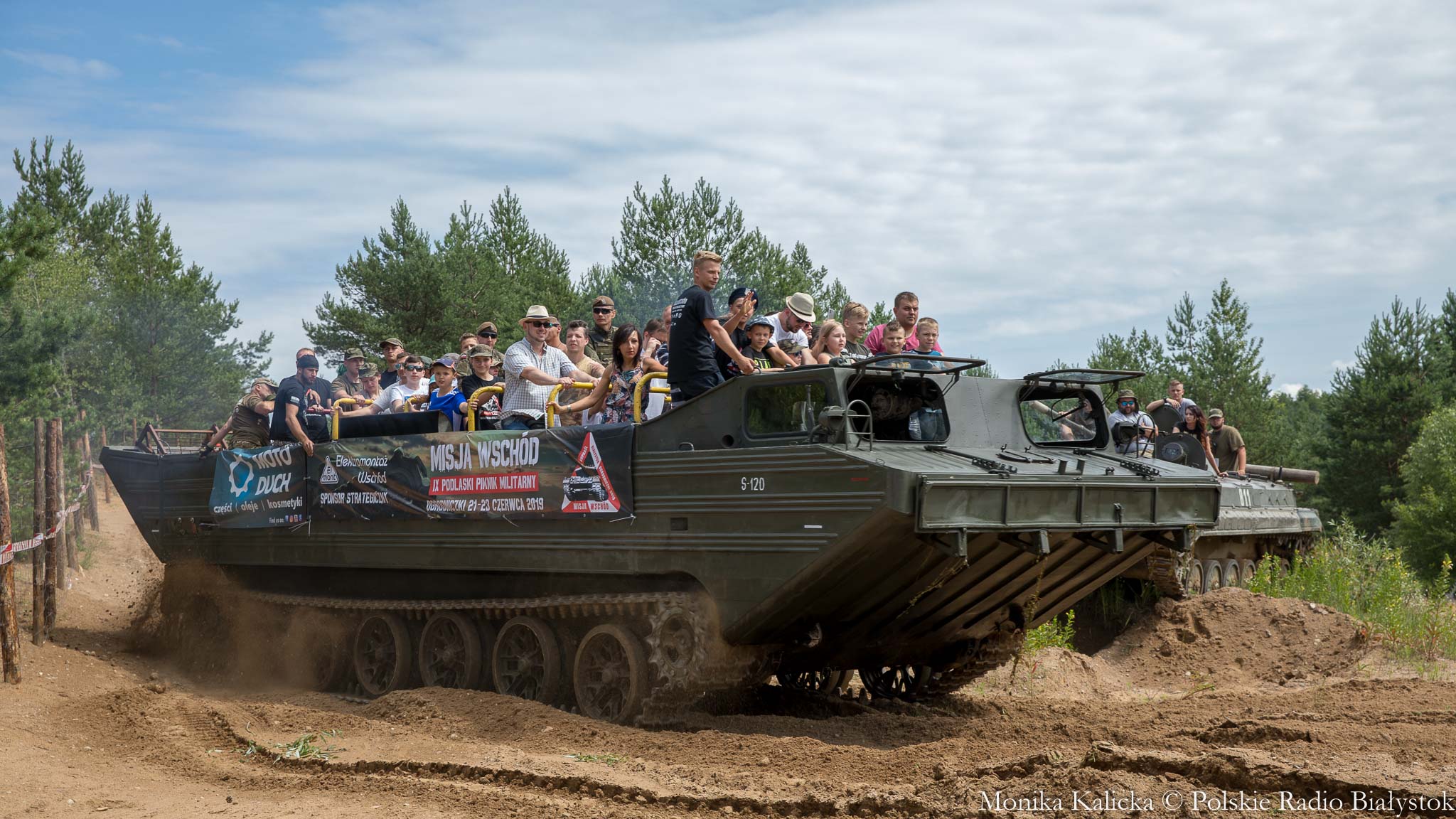 Kilkadziesiąt grup rekonstrukcyjnych na podlaskim pikniku militarnym "Misja Wschód" [zdjęcia, wideo]