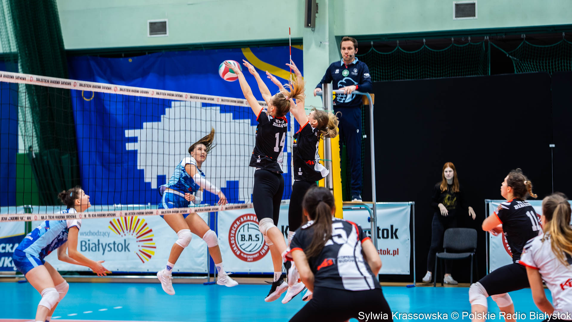 Siatkarki KS BAS-u walczyły dzielnie, ale trzy punkty "jadą" do Wieliczki [zdjęcia, wideo]