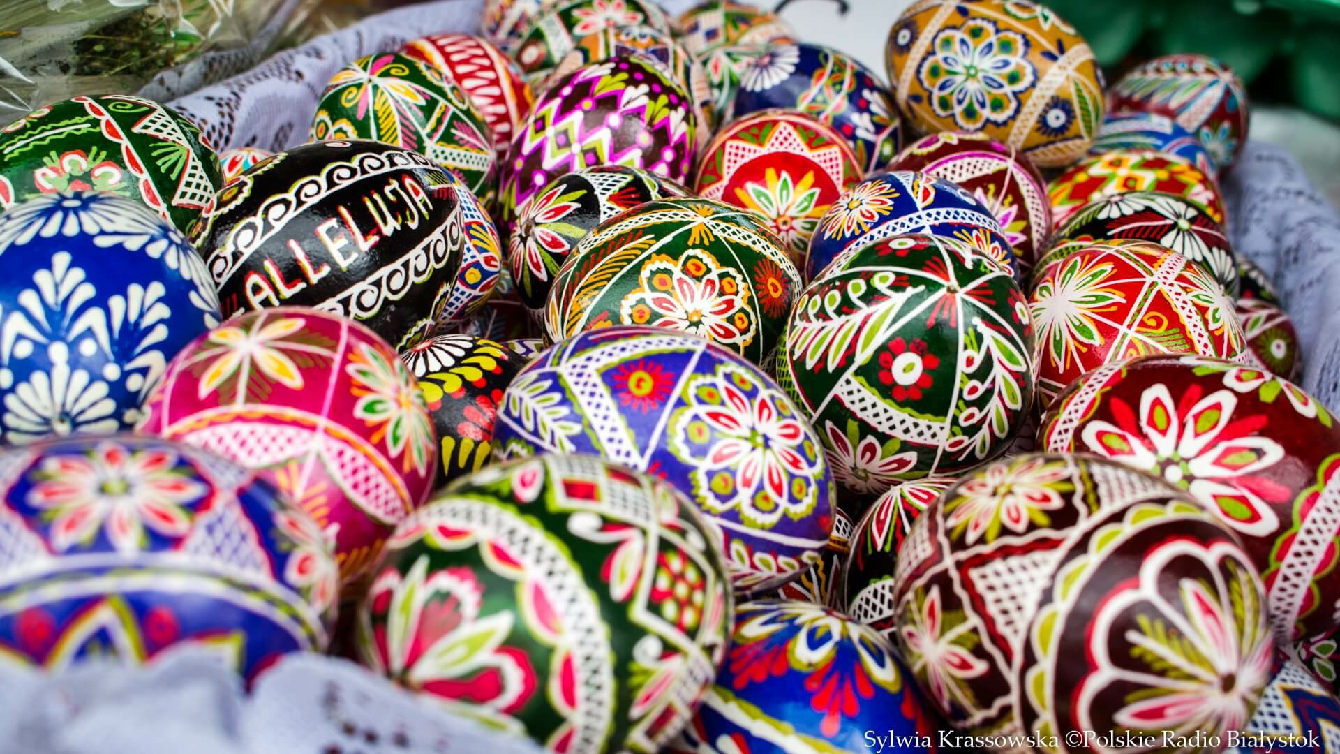 Palmy, pisanki i regionalne produkty – Jarmark Wielkanocny przed Ratuszem [zdjęcia]