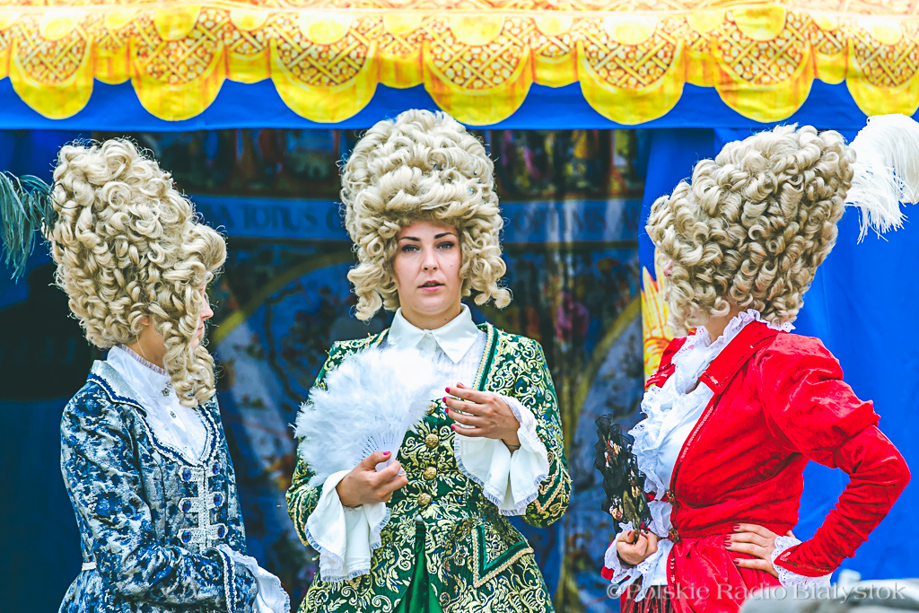 Husaria, wystrzały i tańce - Dni Dworskie przed Pałacem Branickich w Białymstoku [zdjęcia, wideo]