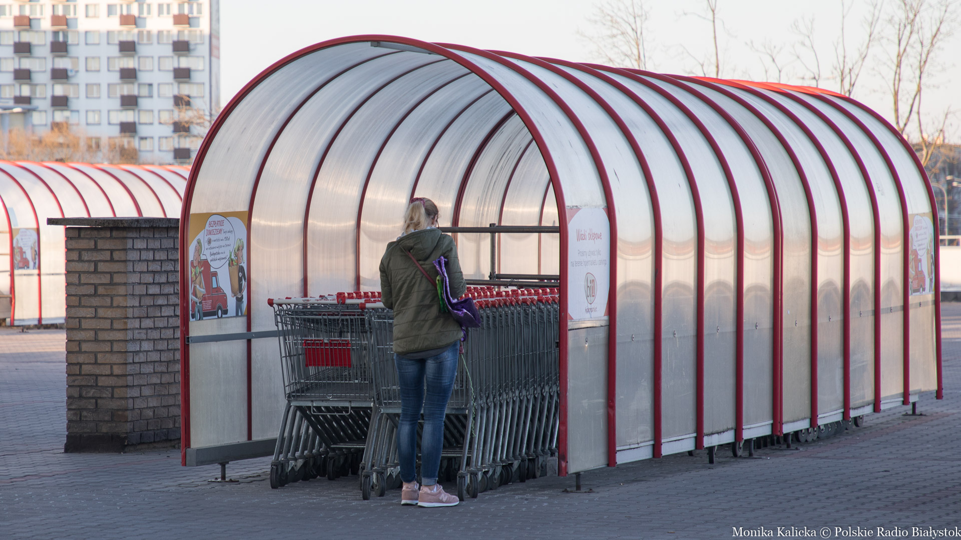 Po otwarciu galerii handlowych kina pozostaną nadal zamknięte, klienci będą musieli nosić maseczki i rękawiczki