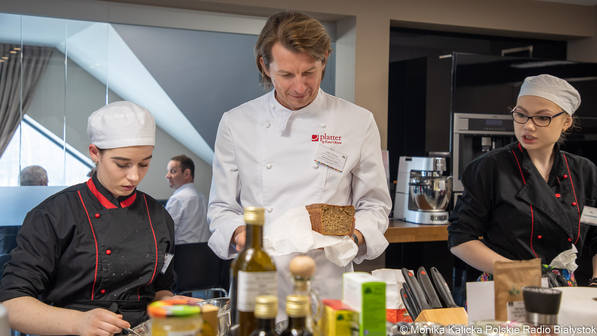 Młodzi adepci sztuki kulinarnej "Gotują z klasą" [zdjęcia]