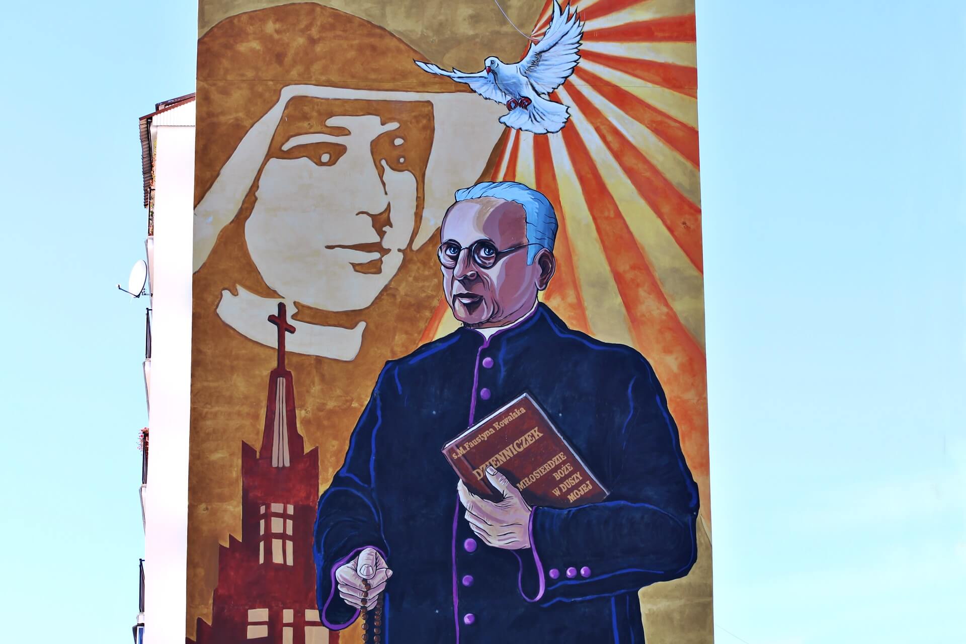 Nowy mural na osiedlu Białostoczek – wizerunek ks. Sopoćki na ścianie wieżowca