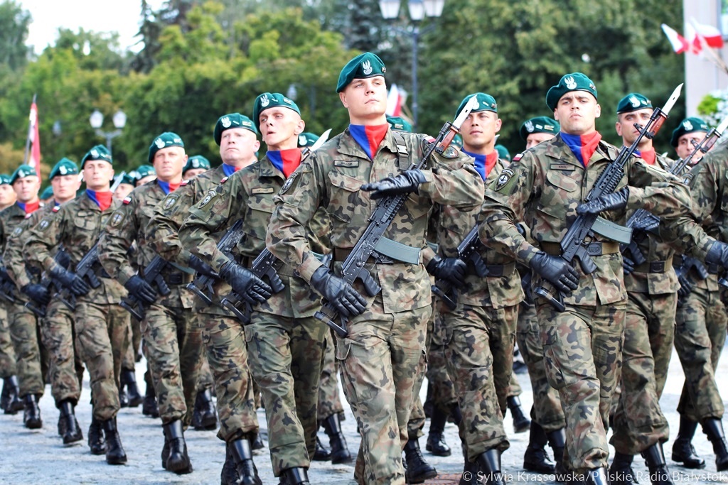 Uroczyste nabożeństwa, apele i pokaz sprzętu wojskowego - Święto Wojska Polskiego w Podlaskiem