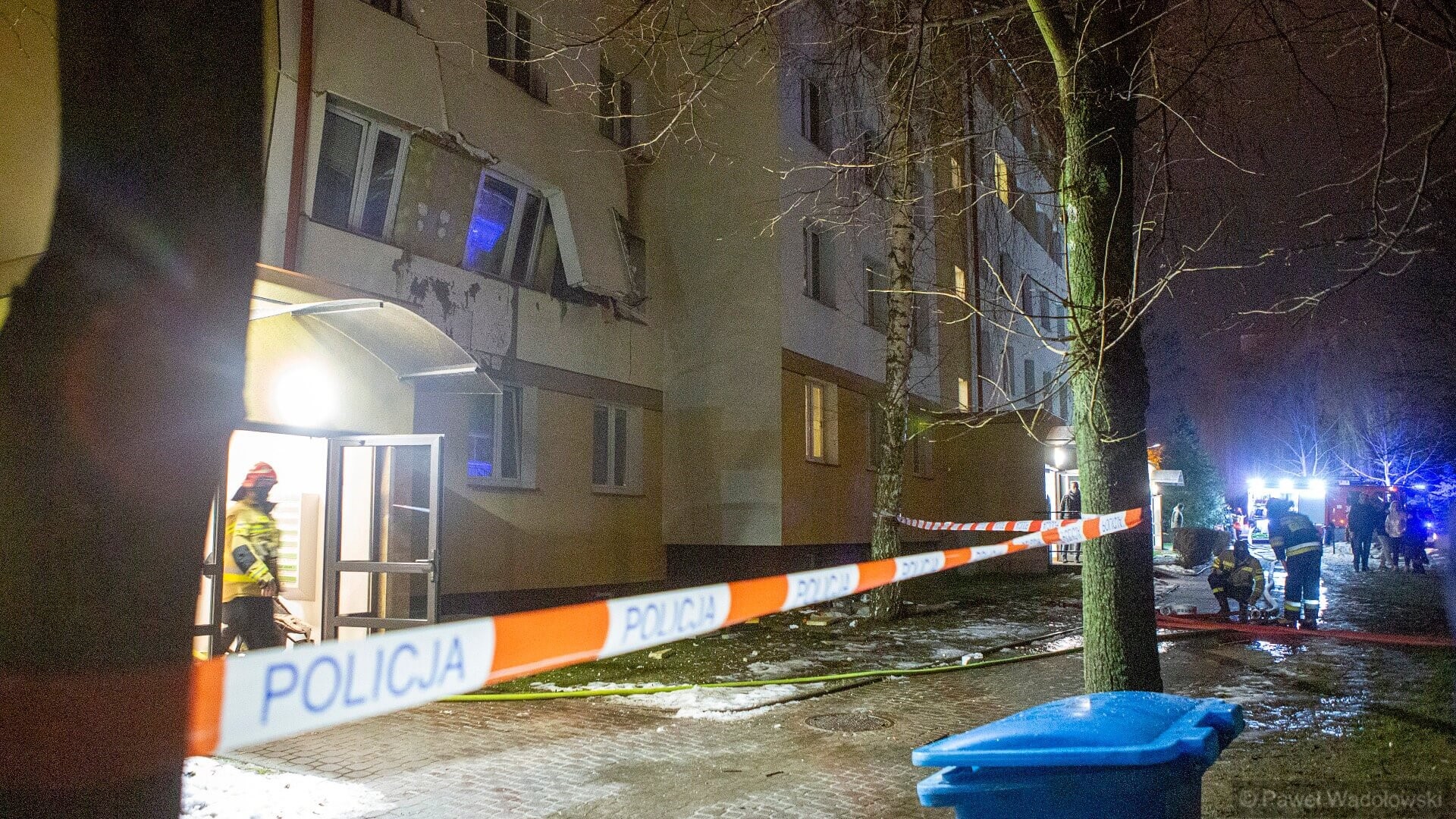 Wybuch gazu w bloku w Łomży, jedna osoba ranna [zdjęcia, wideo]