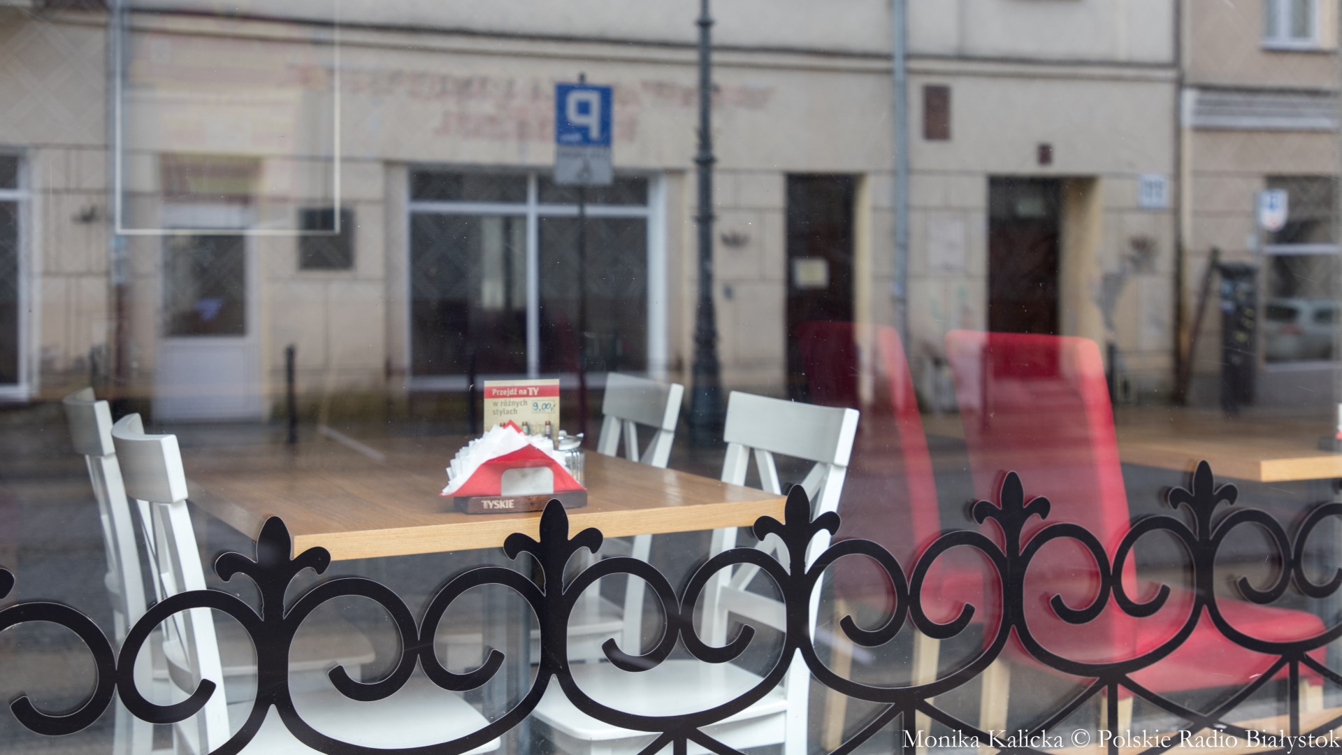 Zwolnienie ze składek ZUS, świadczenie postojowe, mikrodotacja - to propozycje dla gastronomii