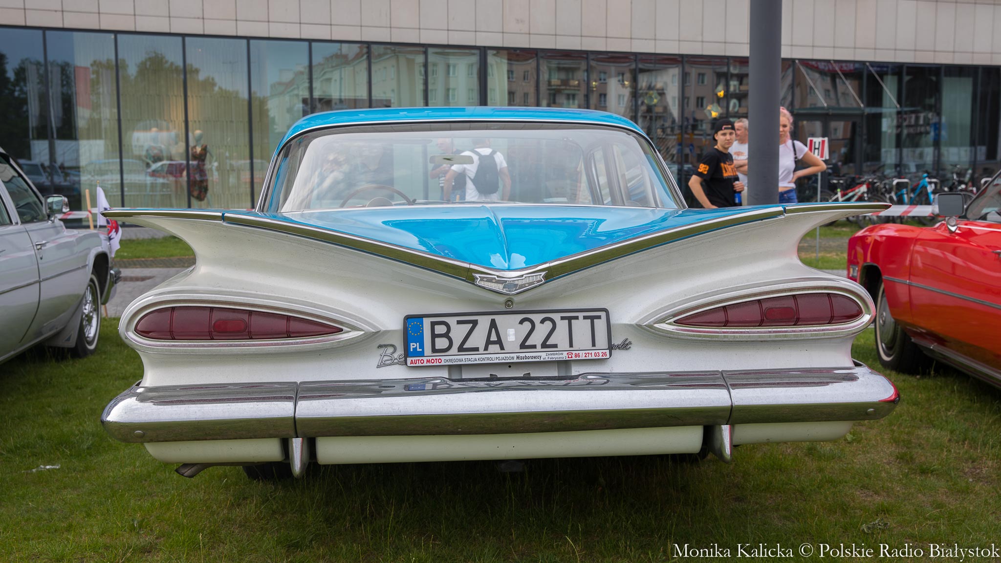 Perełki motoryzacji przed Galerią Jurowiecka w Białymstoku [zdjęcia]