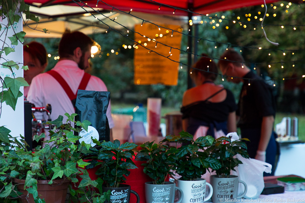 Klasyki street foodu na "Śniadaniu jedzonym nocą" w Białymstoku