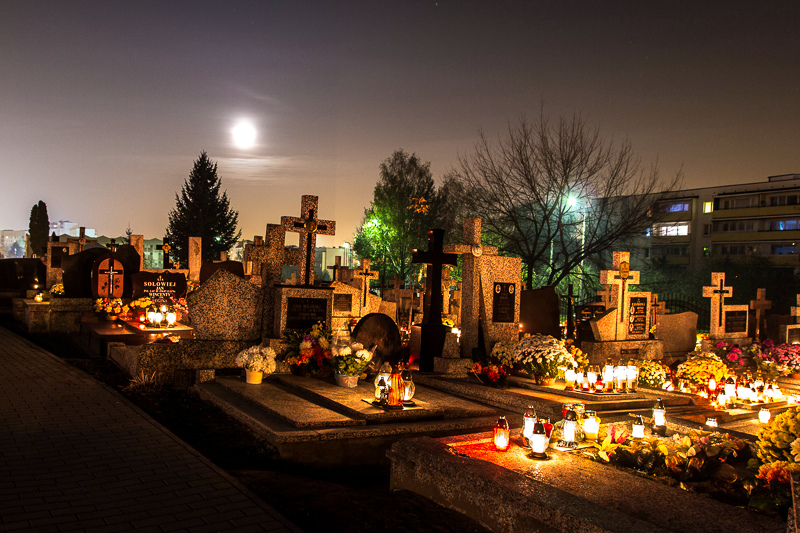 Dzień Zaduszny - dniem modlitw za wszystkich zmarłych