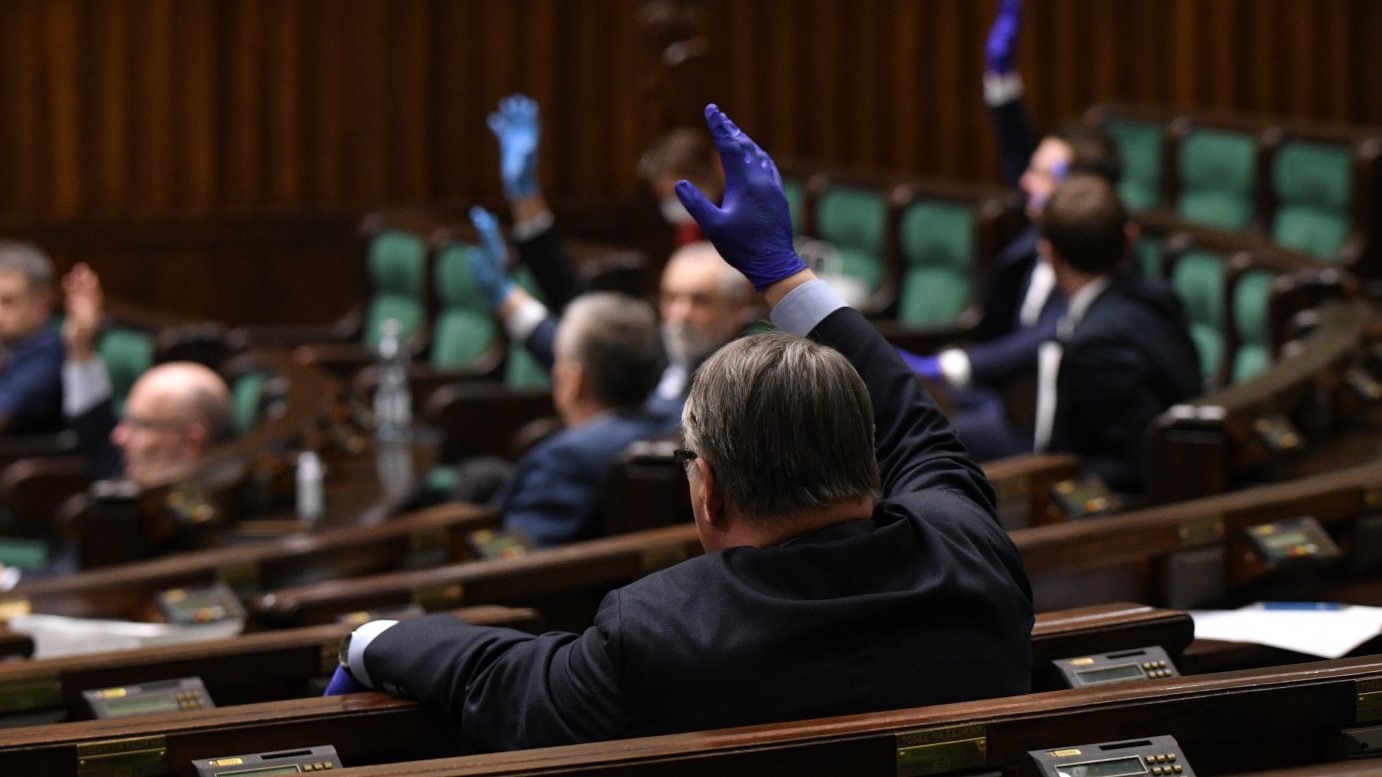 Projekt ustawy dot. walki z pandemią koronawirusa przyjęty przez Sejm