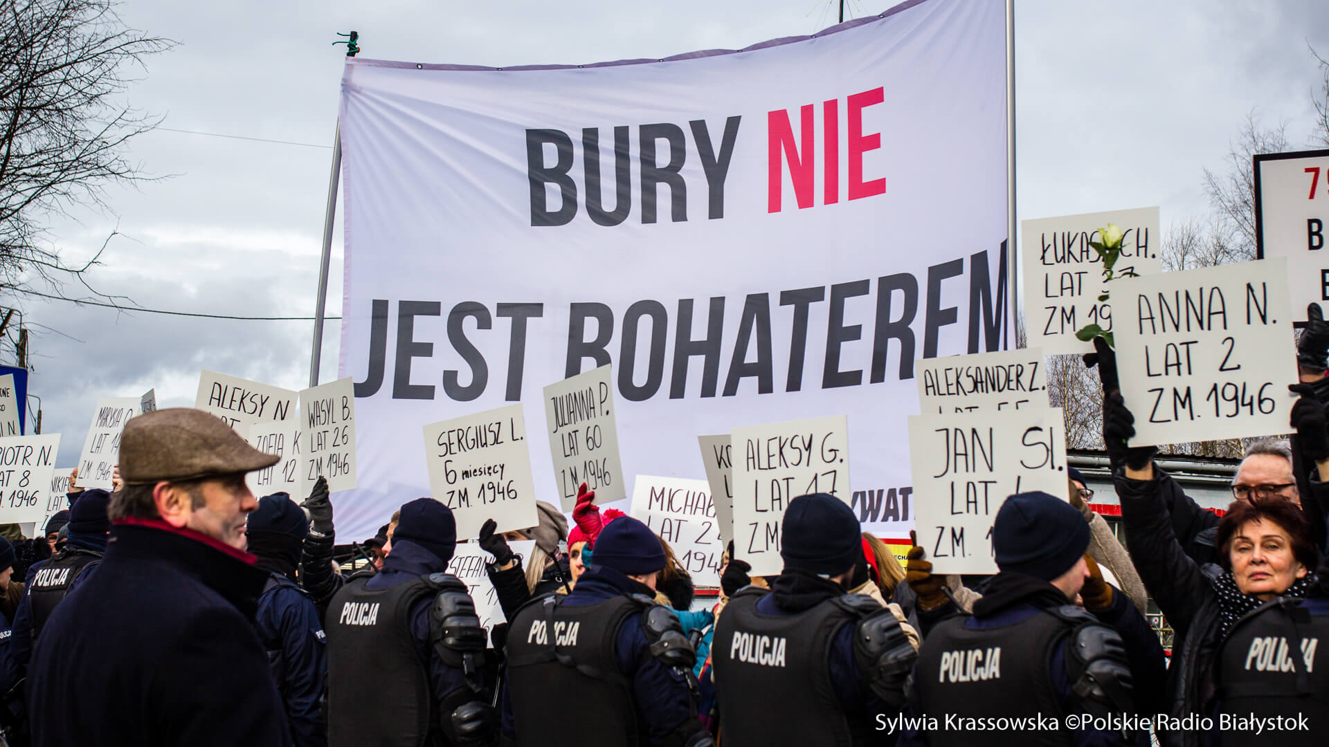 Policja wyjaśnia czy doszło do popełnienia wykroczeń przez przeciwników marszu w Hajnówce