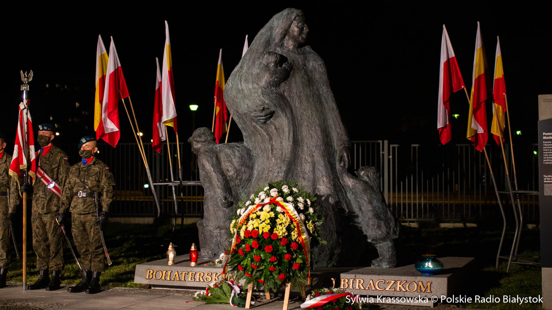 W Białymstoku odsłonięto pomnik upamiętniający Bohaterskie Matki Sybiraczki [zdjęcia]