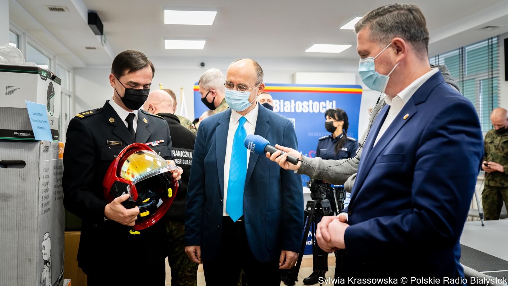 Powiat białostocki przekazał służbom chroniącym granicę sprzęt za prawie 150 tys. zł [zdjęcia, wideo]