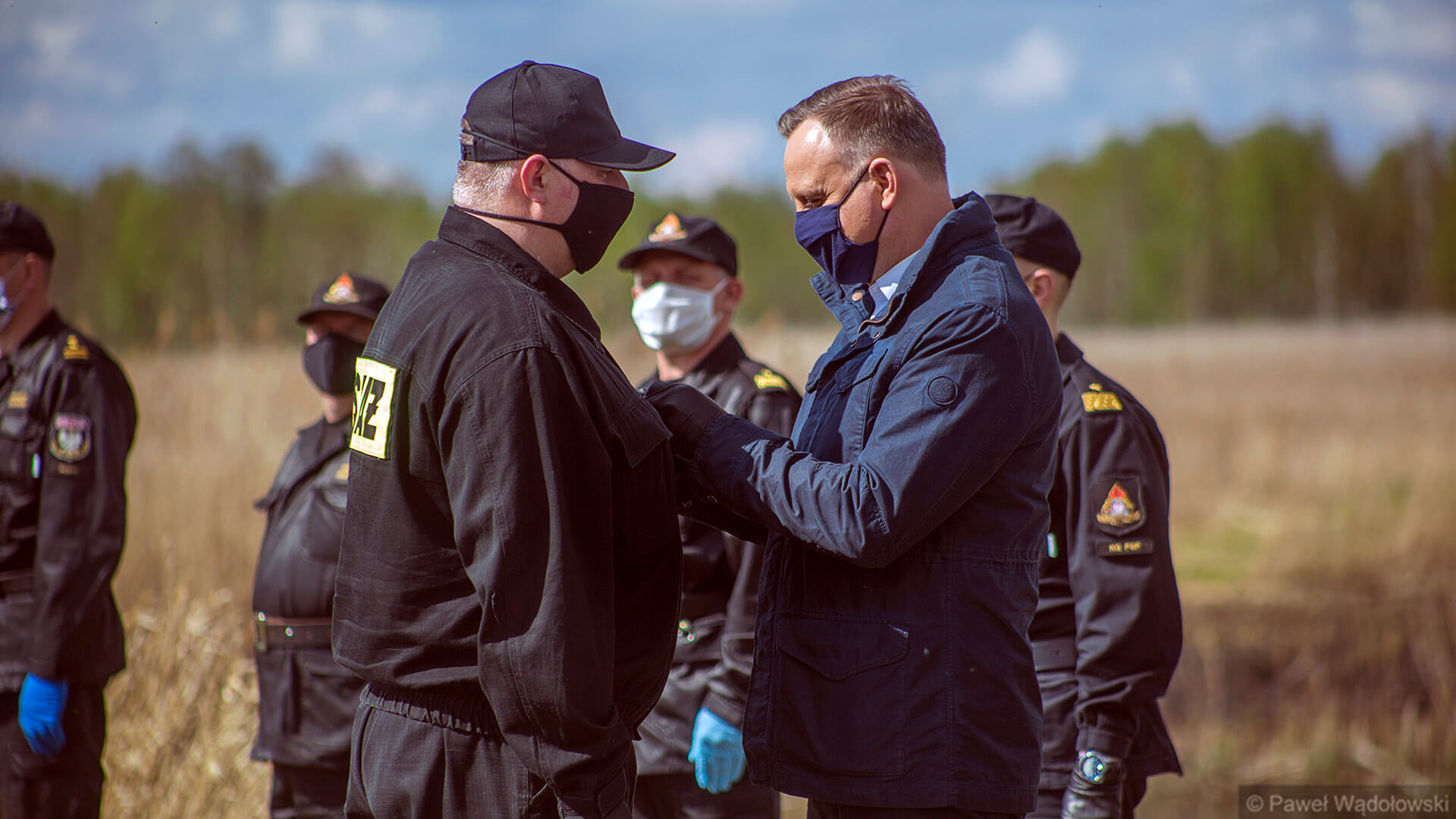 Prezydent Andrzej Duda spotkał się ze strażakami, którzy gasili pożar w Biebrzańskim Parku Narodowym [zdjęcia, wideo]