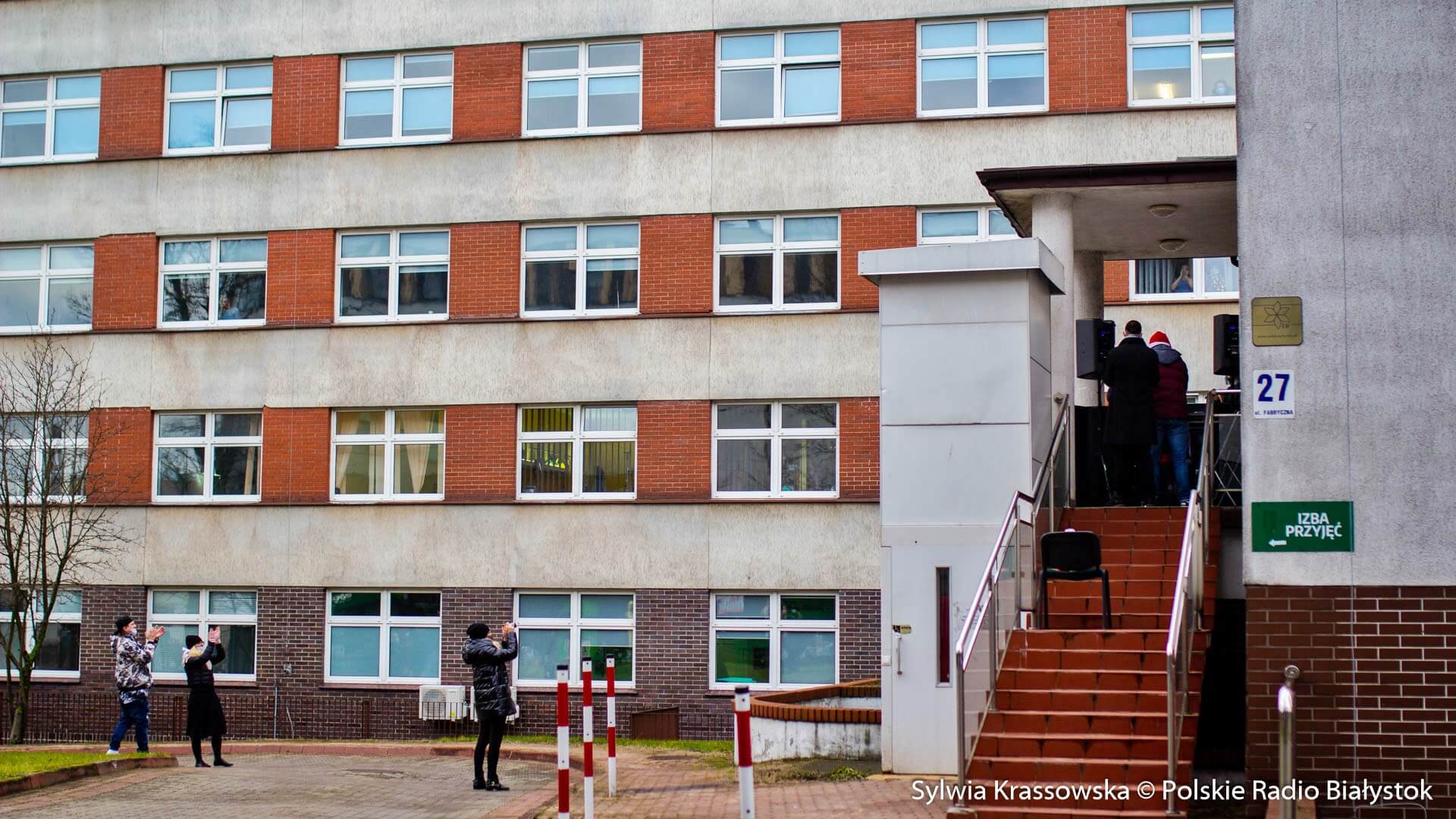 Pacjenci szpitala MSWiA w Białymstoku mają do dyspozycji nowe telefony komórkowe, by porozmawiać z rodziną