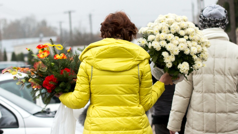 W przeddzień Wszystkich Świętych wiele osób odwiedza podlaskie nekropolie