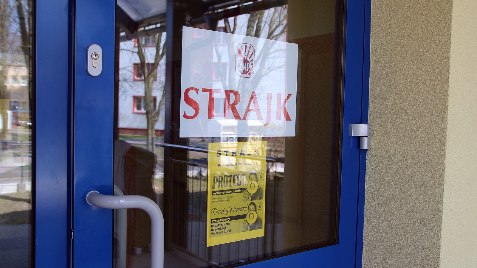 W trakcie strajku mało dzieci w białostockich szkołach - korzystają z ofert np. klubów osiedlowych