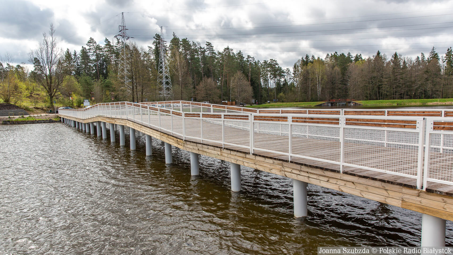Mieszkańcy Czarnej Białostockiej skarżą się na kolor wody w Zalewie Czapielówka
