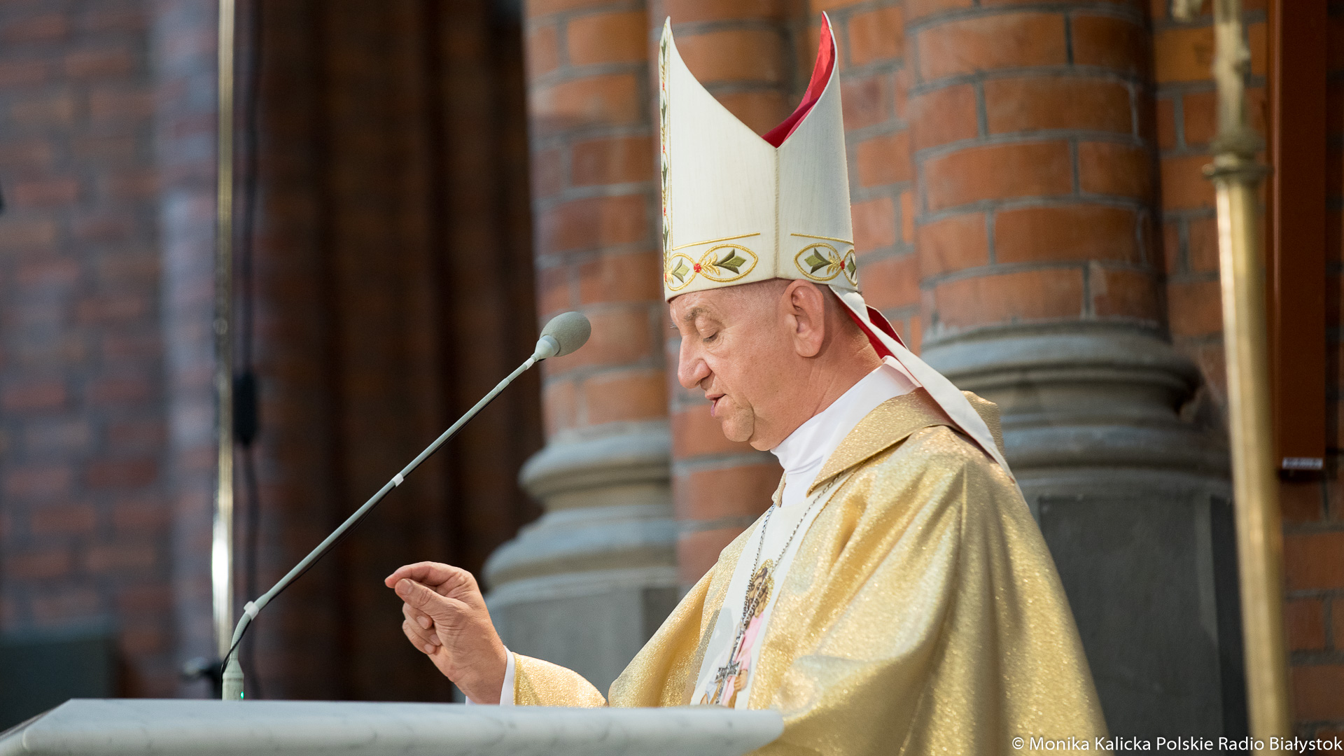 Abp Józef Guzdek dziękuje żołnierzom, funkcjonariuszom SG i policjantom za ich służbę na granicy