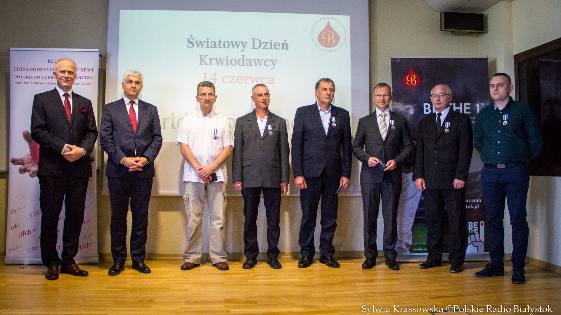 Bezinteresownie przyczyniają się do ratowania życia innych – honorowi krwiodawcy otrzymali odznaczenia [zdjęcia]