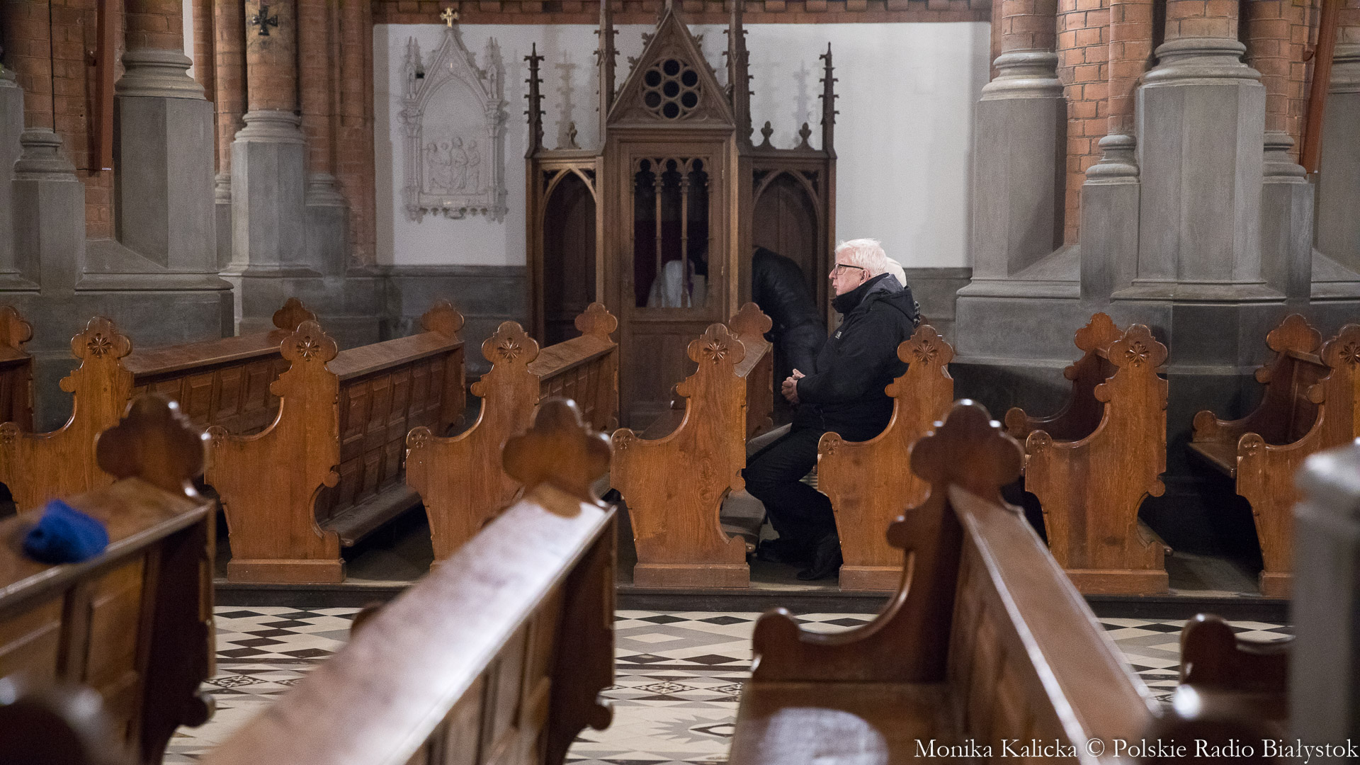 W kościele i w plenerze. Duszpasterze przekonują: spowiedź nadal jest możliwa