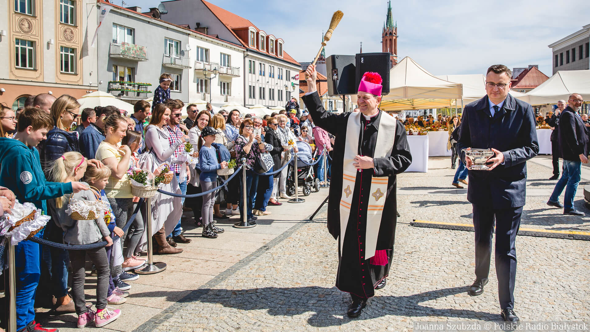 Święcenie pokarmów na Rynku Kościuszki w Białymstoku [zdjęcia, wideo]