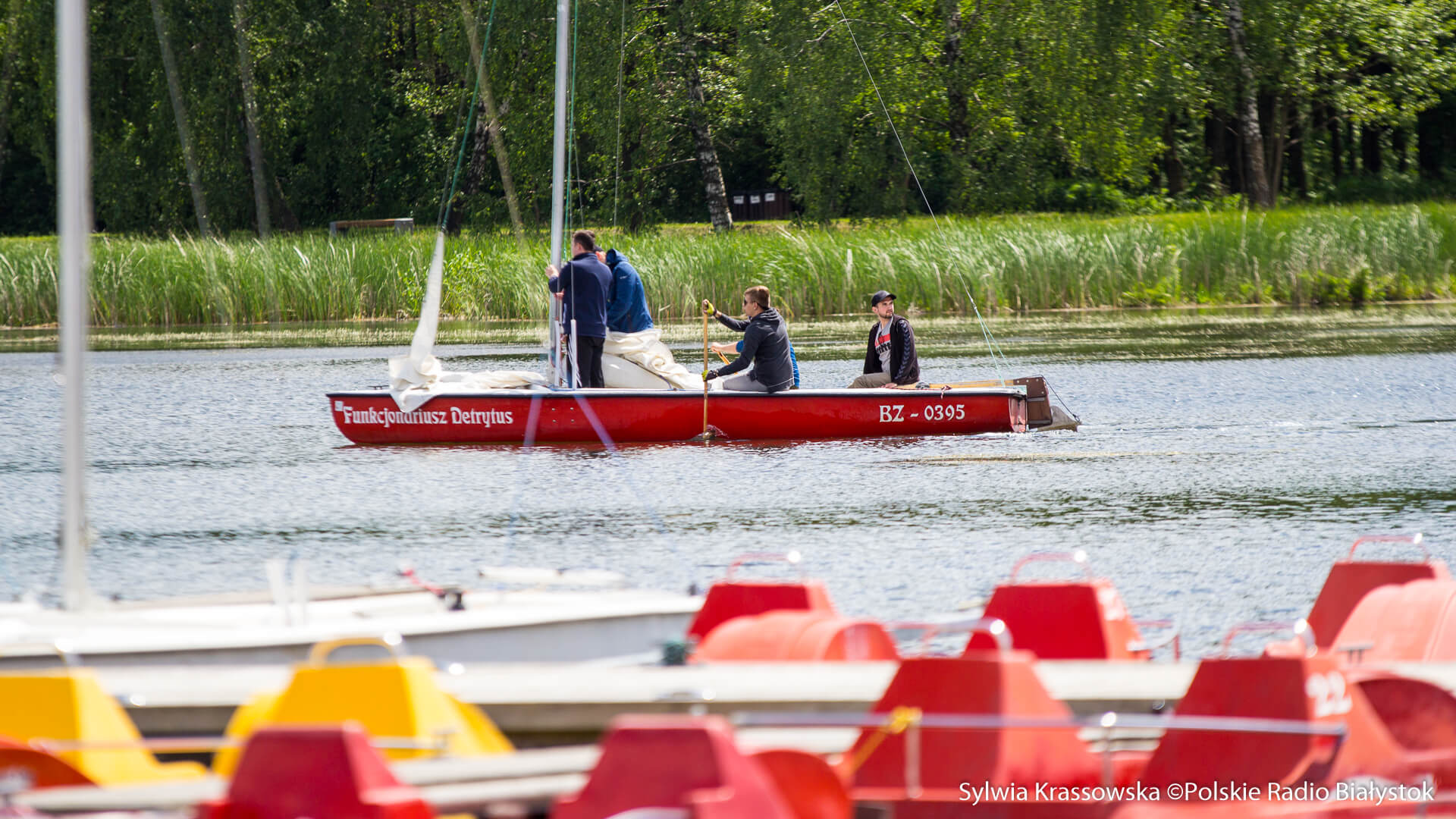O zasadach bezpiecznego wypoczynku nad wodą przypominają policjanci