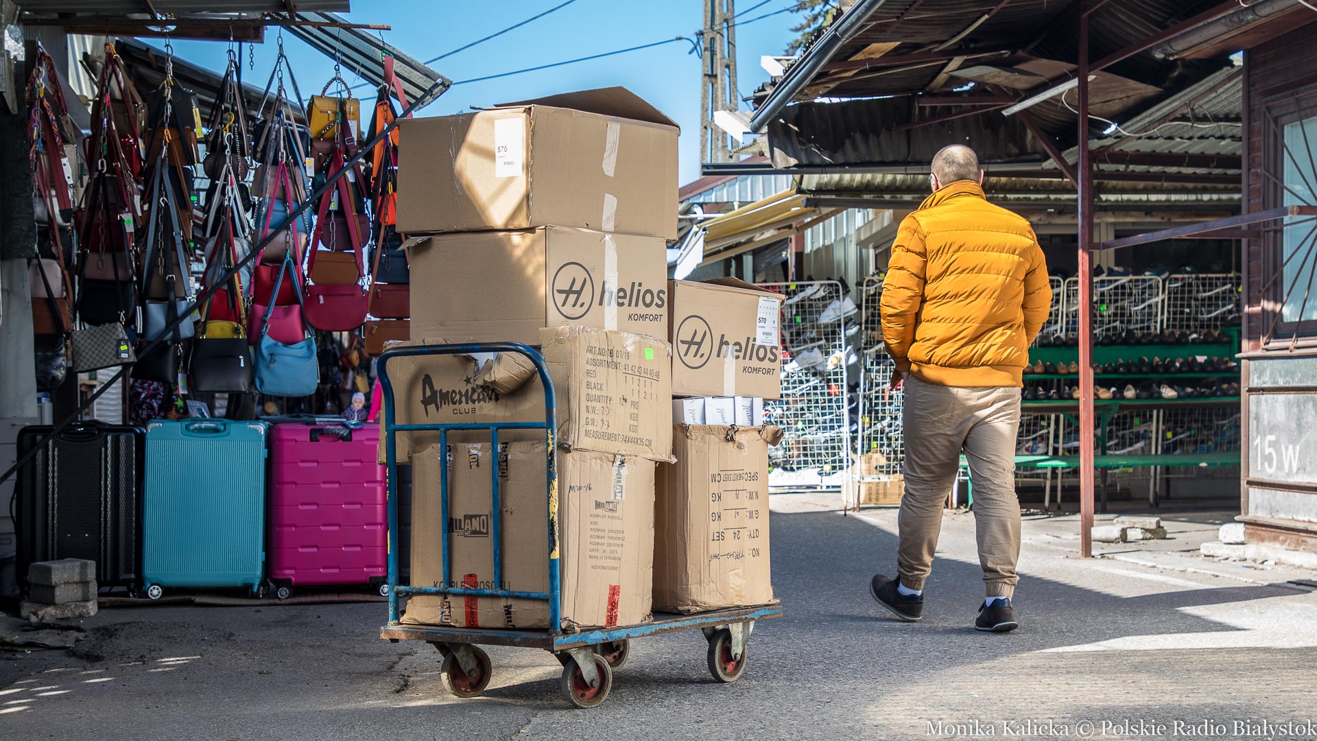 Skutkiem pandemii w sektorze handlu może być zamykanie nierentownych placówek - uważają eksperci