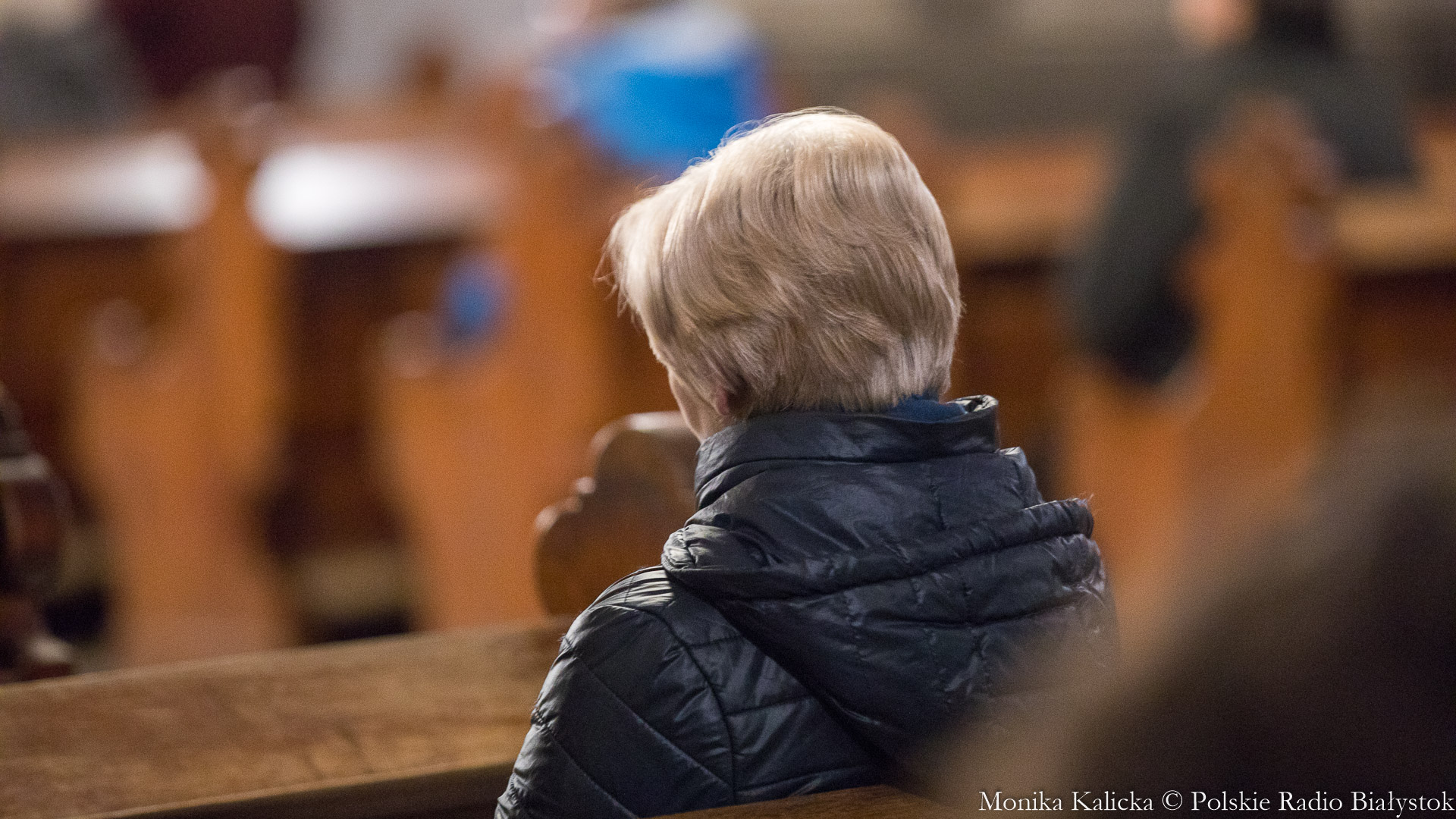 Naukowcy: koronawirusem można zarazić się nawet siadając na tej samej ławce, co nosiciel SARS-Cov-2