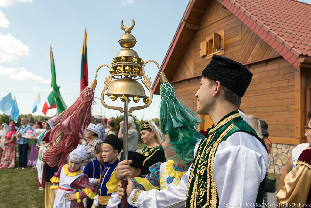 Album o Tatarach zasłużonych dla Polski na 100-lecie niepodległości