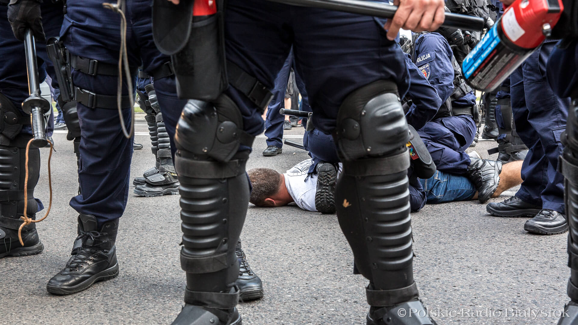 Policja zidentyfikowała prawie 70 osób, które atakowały uczestników marszu równości w Białymstoku