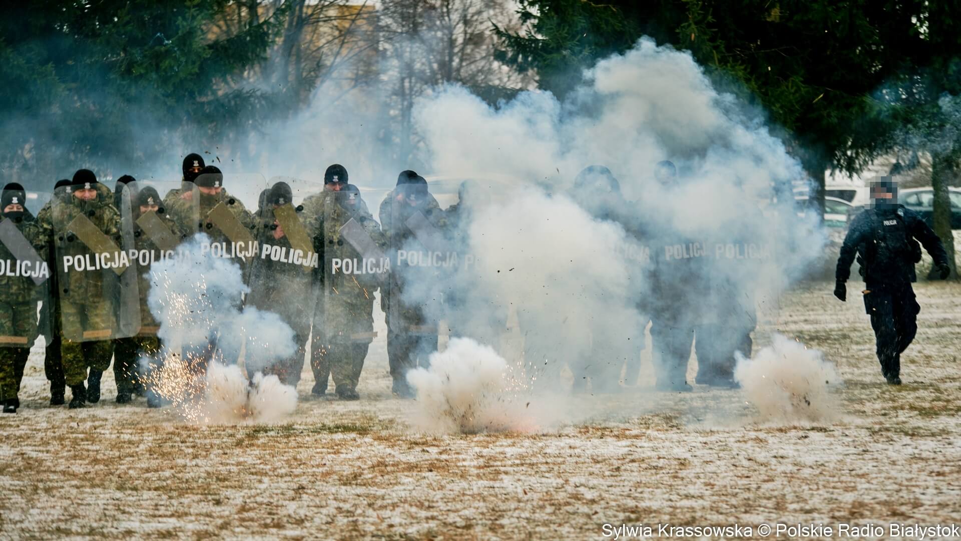 Funkcjonariusze Straży Granicznej uczą się, jak używać tarcz ochronnych [zdjęcia, wideo]