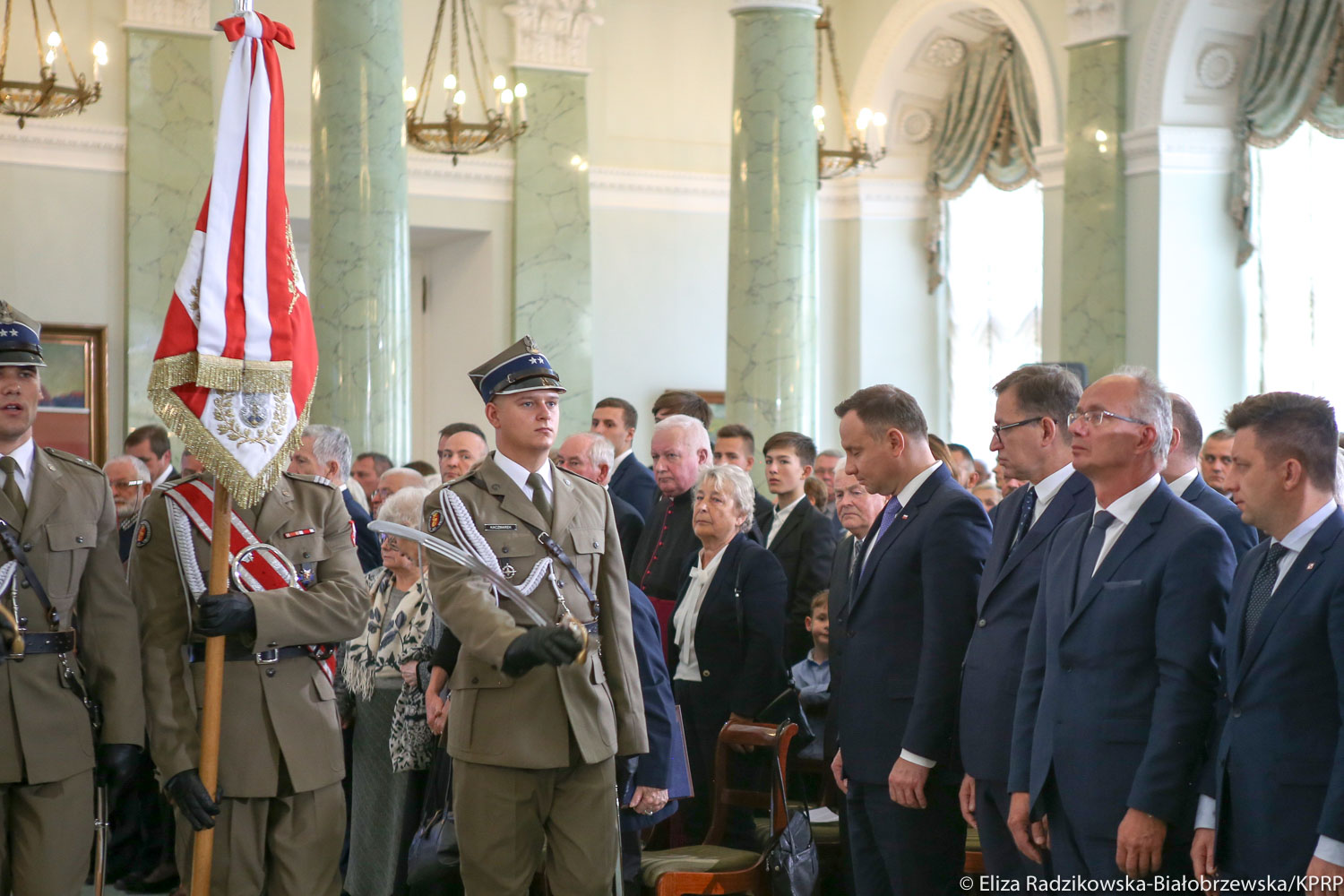Prezydent wręczył rodzinom noty identyfikacyjne ich bliskich - wśród nich białostoczanin