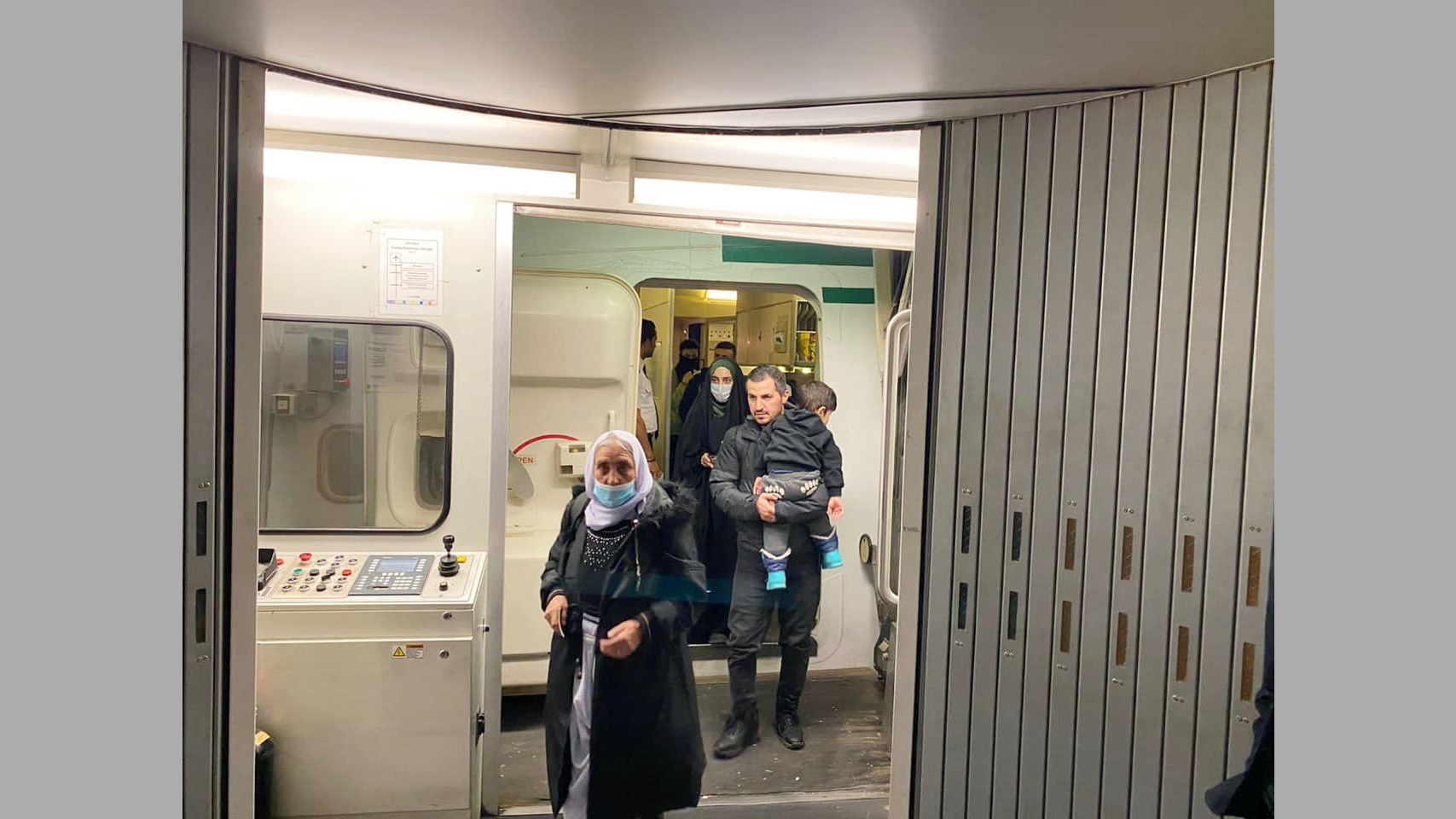 Specjalny samolot z ponad 400 imigrantami z Mińska wylądował w Irbilu [zdjęcia]