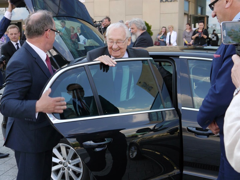 "Powrót do lat dziecinnych, czyli spotkanie z Andrzejem Wajdą" - audycja dokumentalna Doroty Sawickiej