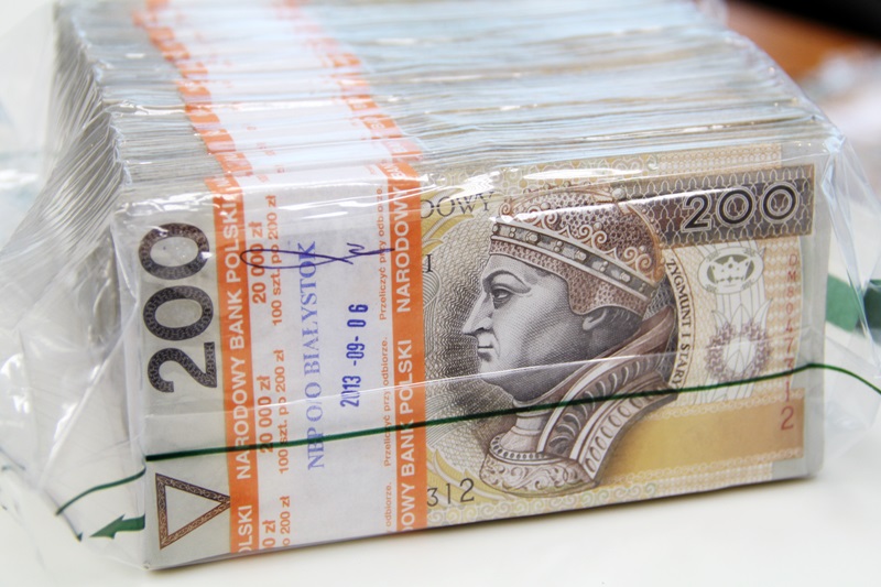 Suwalska prokuratura oskarżyła grupę osób, która miała wyłudzać podatek VAT