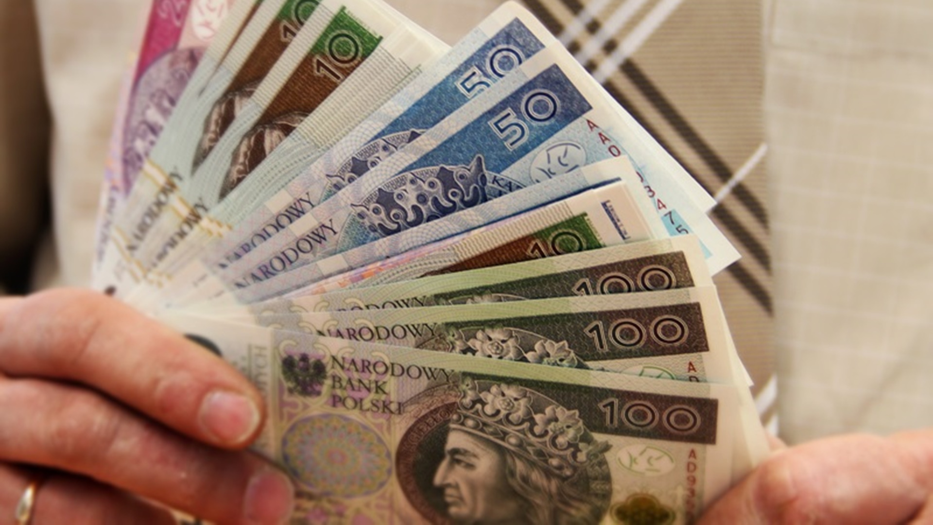 400 tys. zł chciała przekazać fałszywym policjantom mieszkanka Bielska Podlaskiego