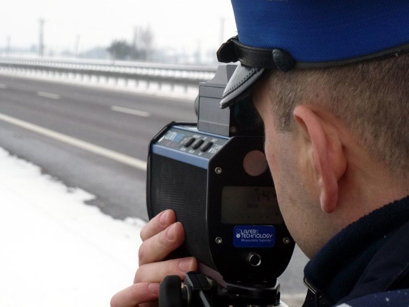 68-latek przekroczył prędkość o 75km/h na niebezpiecznej drodze k. Łomży